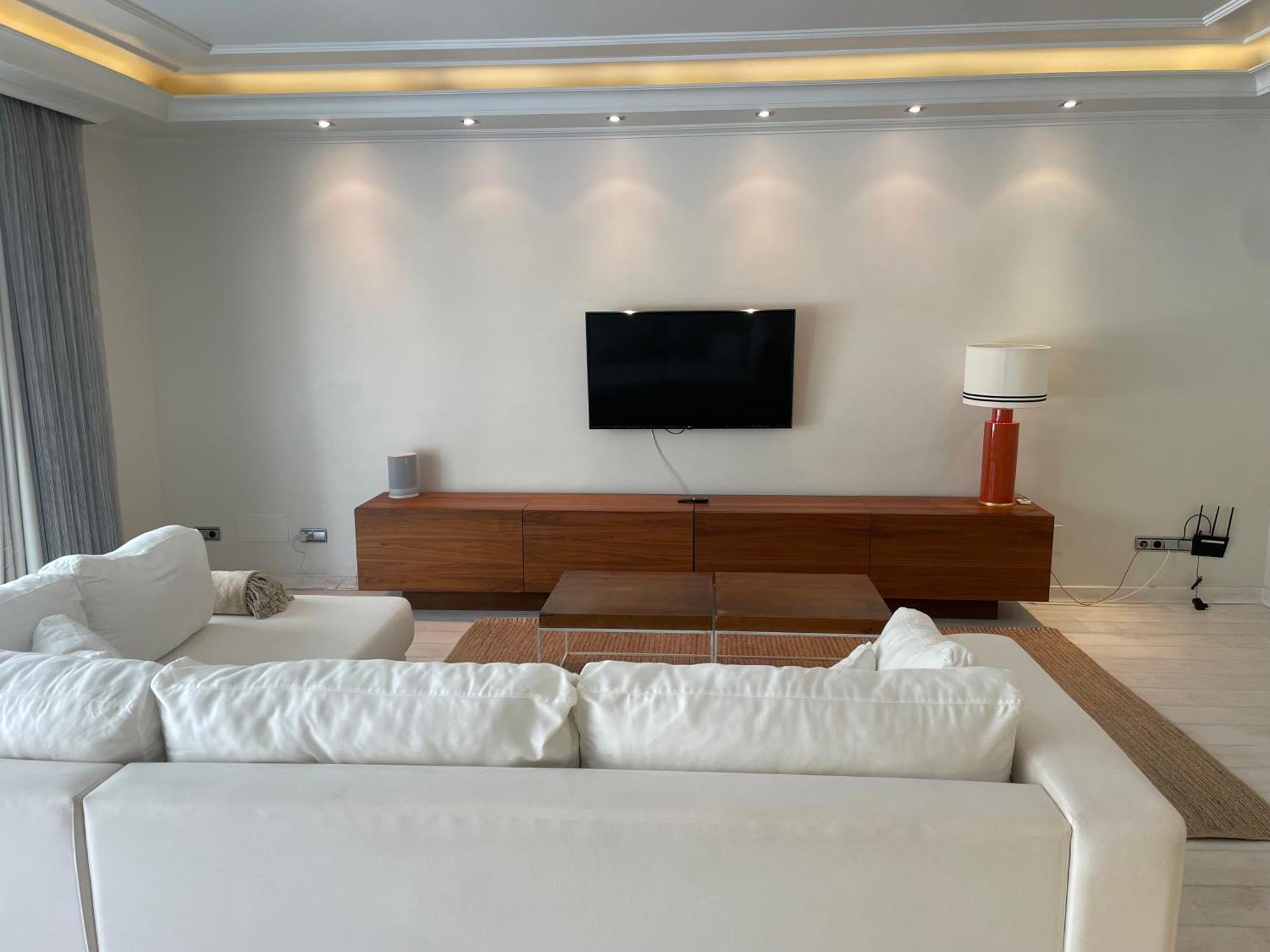 Three Bedroom Puerto Banus Apartment Marbella